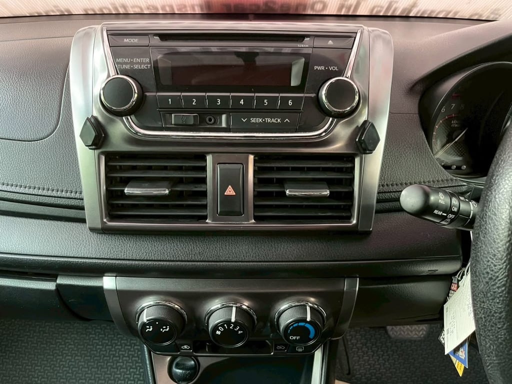 รถToyota YARIS ตัว E เครื่อง1.2cc. ปี2014 ไมล์แท้ 176,xxx กม. เครื่องเบนซิน เกียร์AUTO รถToyota YARIS ตัว E เครื่อง1.2cc. ปี2014 ไมล์แท้ 176,xxx กม. เครื่องเบนซิน เกียร์AUTO