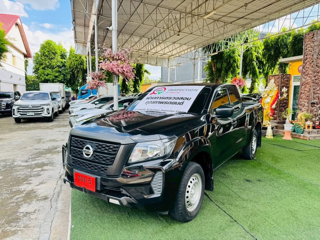  ~Nissan Navara 2.5 King Cab SL  ปี : 2023 ~มือหนึ่งออกป้ายแดง  ~เกียร์ธรรมดา แข็งแกร่ง ถึกทน ดุดัน ไม่เกรงใจใคร ~ไมล์แท้  49,xxx กม. 