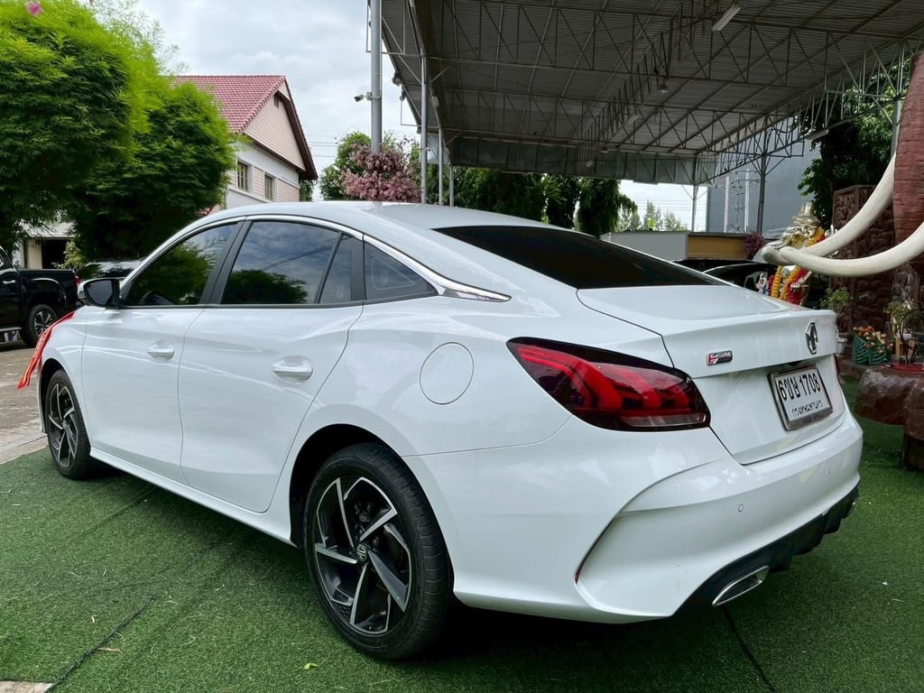 MG 5 รุ่น D+PLUS เครื่อง 1.5cc. AUTO ปี2024 MG 5 รุ่น D+PLUS เครื่อง 1.5cc. AUTO ปี2024