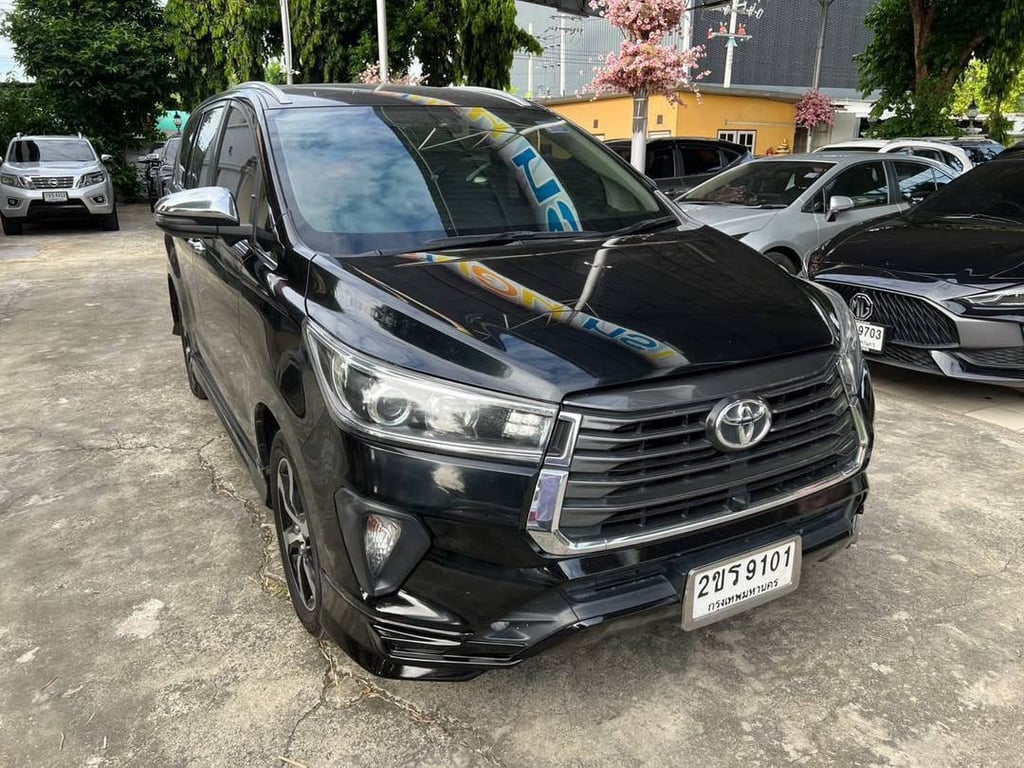 TOYOTA INNOVA CRYSTA PREMIUM เครื่อง2.8cc. AUTO ปี 2022 TOYOTA INNOVA CRYSTA PREMIUM เครื่อง2.8cc. AUTO ปี 2022