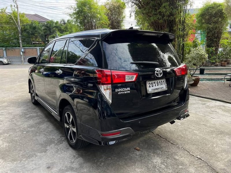 TOYOTA INNOVA CRYSTA PREMIUM เครื่อง2.8cc. AUTO ปี 2022