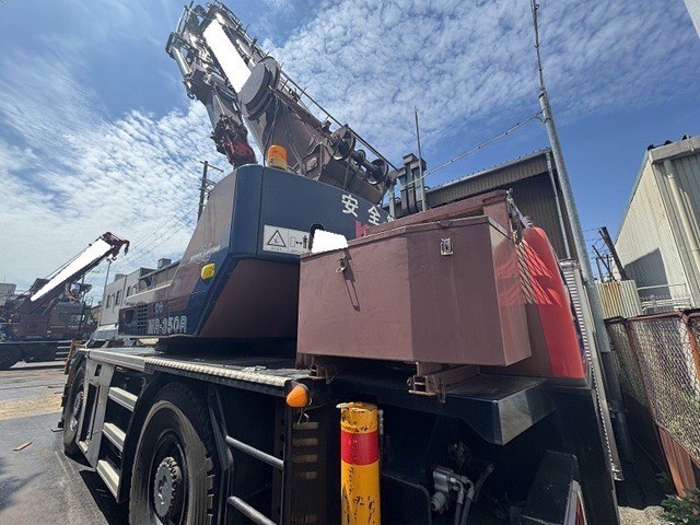 รถเครน 35 ตัน Kato KRM35H-2 ปี 2009 (City Crane) รถเครน 35 ตัน Kato KRM35H-2 ปี 2009 (City Crane)