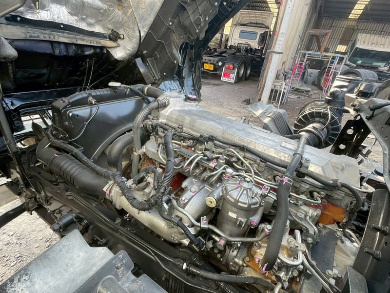 HINO FM 251แรงม้า รถบรรทุก 10ล้อ กระบะเหล็กติดเครน ปี2015