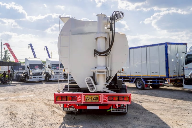 HINO FM 260แรงม้า รถบรรทุก 10ล้อ บรรทุกอาหารสัตว์ ปี2020 HINO FM 260แรงม้า รถบรรทุก 10ล้อ บรรทุกอาหารสัตว์ ปี2020