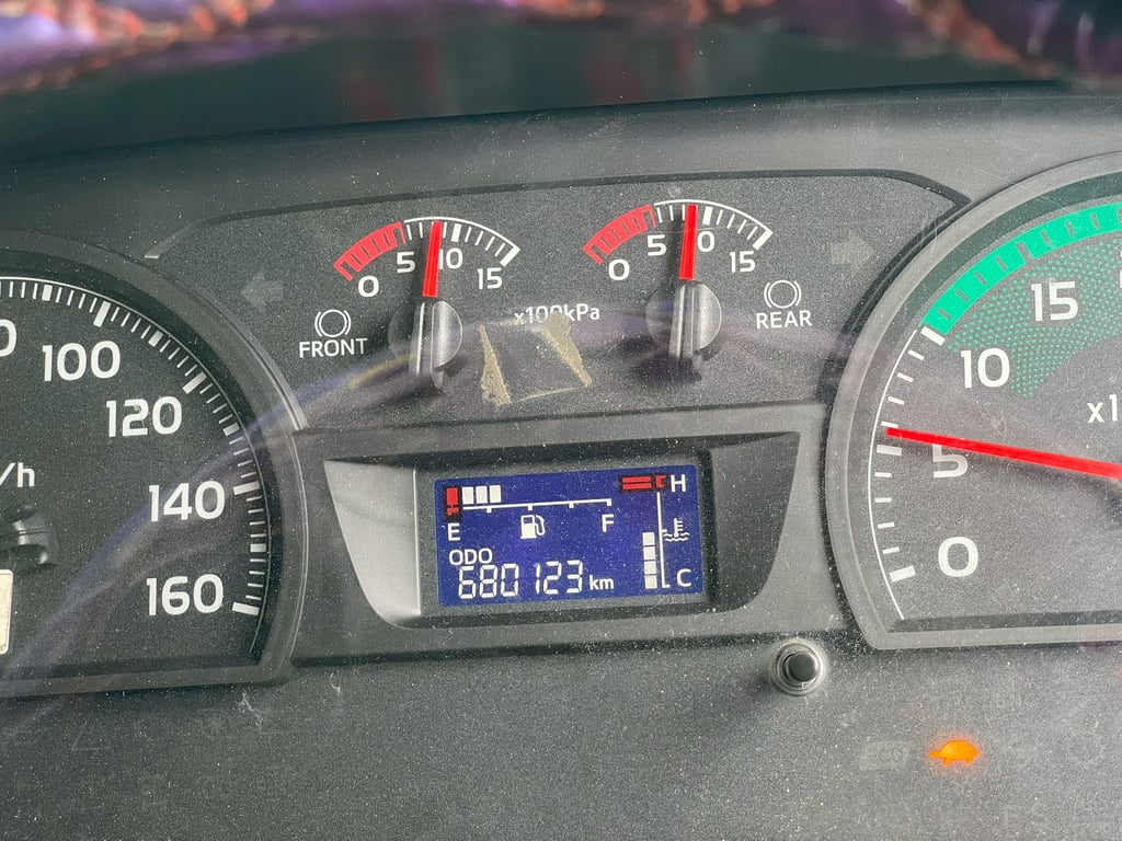 HINO FM 260แรงม้า รถบรรทุก 10ล้อ บรรทุกอาหารสัตว์ ปี2020 HINO FM 260แรงม้า รถบรรทุก 10ล้อ บรรทุกอาหารสัตว์ ปี2020