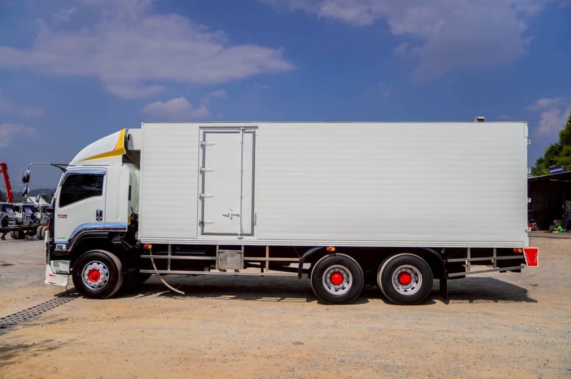 ISUZU FVM 300แรงม้า รถบรรทุก 10ล้อ ตู้เย็น ปี2017 ISUZU FVM 300แรงม้า รถบรรทุก 10ล้อ ตู้เย็น ปี2017