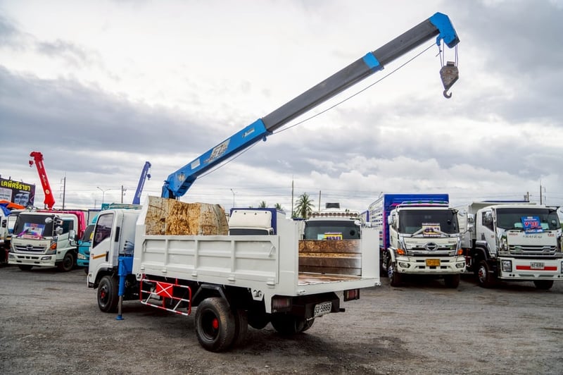 ISUZU NPR 150แรงม้า รถบรรทุก 6ล้อ กระบะเหล็กติดเครน ปี2013 เลขไมล์น้อยกว่า 100,000 กม. ISUZU NPR 150แรงม้า รถบรรทุก 6ล้อ กระบะเหล็กติดเครน ปี2013 เลขไมล์น้อยกว่า 100,000 กม.
