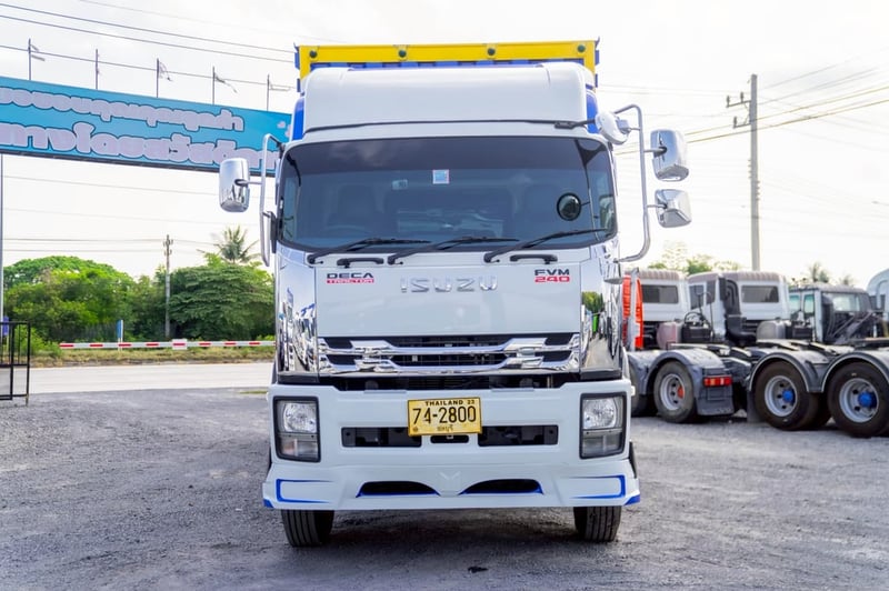 ISUZU FVM 240แรงม้า รถบรรทุก 10ล้อ ตู้แห้ง ปี2022 เลขไมล์ 200,781 กม. ISUZU FVM 240แรงม้า รถบรรทุก 10ล้อ ตู้แห้ง ปี2022 เลขไมล์ 200,781 กม.