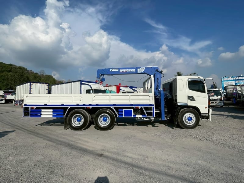 HINO FM 251แรงม้า รถบรรทุก 10ล้อ กระบะเหล็กติดเครน ปี2015