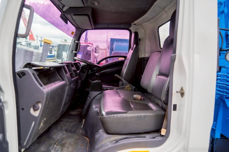 ISUZU NPR 150แรงม้า รถบรรทุก 6ล้อ กระบะเหล็กติดเครน ปี2013 เลขไมล์น้อยกว่า 100,000 กม. ISUZU NPR 150แรงม้า รถบรรทุก 6ล้อ กระบะเหล็กติดเครน ปี2013 เลขไมล์น้อยกว่า 100,000 กม.
