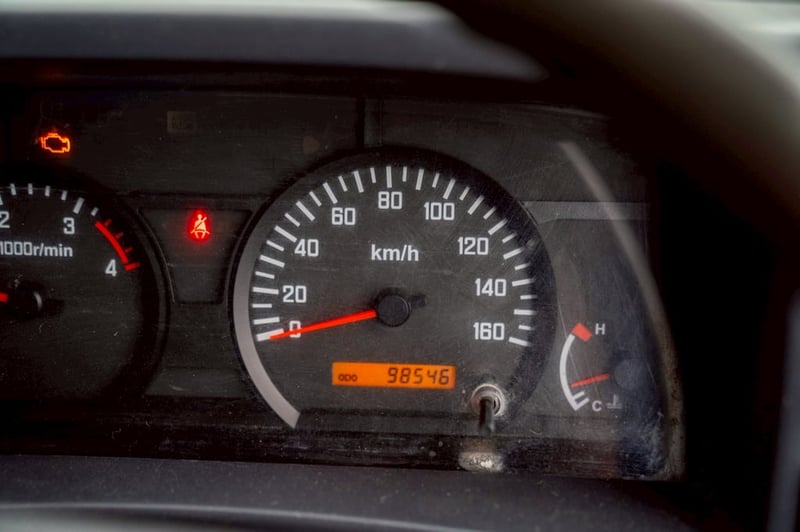 ISUZU NPR 150แรงม้า รถบรรทุก 6ล้อ กระบะเหล็กติดเครน ปี2013 เลขไมล์น้อยกว่า 100,000 กม. ISUZU NPR 150แรงม้า รถบรรทุก 6ล้อ กระบะเหล็กติดเครน ปี2013 เลขไมล์น้อยกว่า 100,000 กม.
