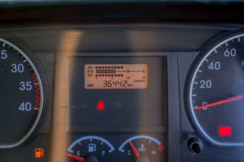 ISUZU FRR 210แรงม้า รถบรรทุก 6ล้อ ตู้เย็น ปี2024 เลขไมล์ 36,442 กม.