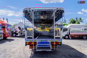 ISUZU FRR 210แรงม้า รถบรรทุก 6ล้อ สองแถว ปี2017 ISUZU FRR 210แรงม้า รถบรรทุก 6ล้อ สองแถว ปี2017