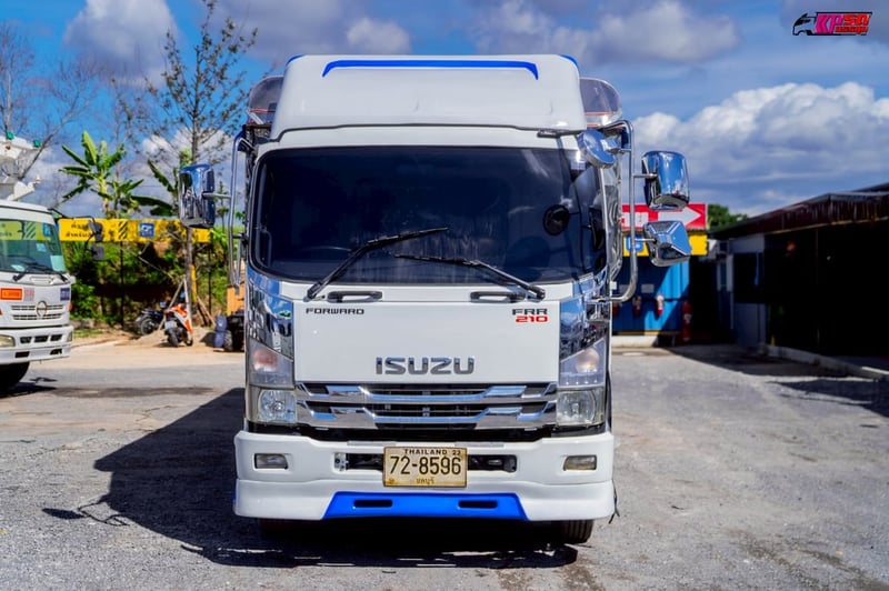 ISUZU FRR 210แรงม้า รถบรรทุก 6ล้อ สองแถว ปี2017 ISUZU FRR 210แรงม้า รถบรรทุก 6ล้อ สองแถว ปี2017