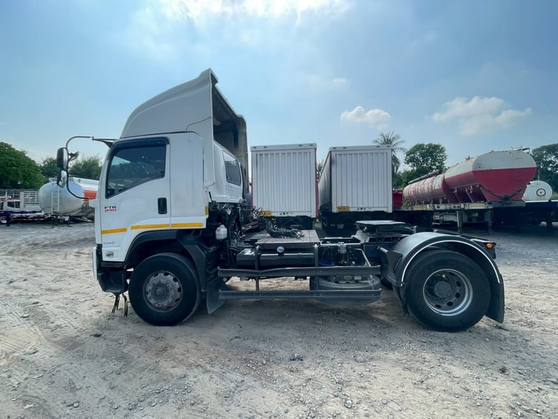 ISUZU FTR 240แรงม้า รถบรรทุก 6ล้อ หัวลาก เฉพาะหัว ปี2022