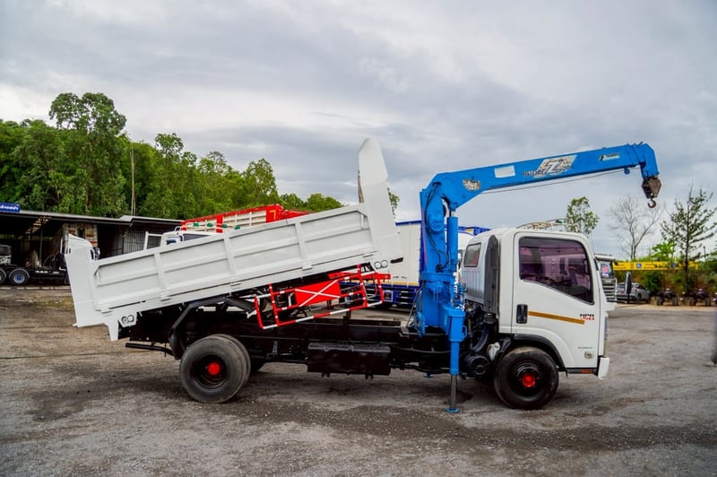 ISUZU NPR 150แรงม้า รถบรรทุก 6ล้อ กระบะเหล็กติดเครน ปี2013 เลขไมล์น้อยกว่า 100,000 กม. ISUZU NPR 150แรงม้า รถบรรทุก 6ล้อ กระบะเหล็กติดเครน ปี2013 เลขไมล์น้อยกว่า 100,000 กม.