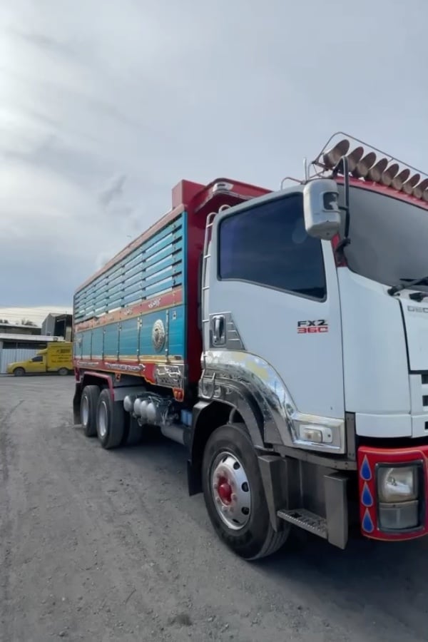 ISUZU GXZ 360แรงม้า รถบรรทุก 10ล้อ ดั้มพ์ แม่+ลูก ISUZU GXZ 360แรงม้า รถบรรทุก 10ล้อ ดั้มพ์ แม่+ลูก