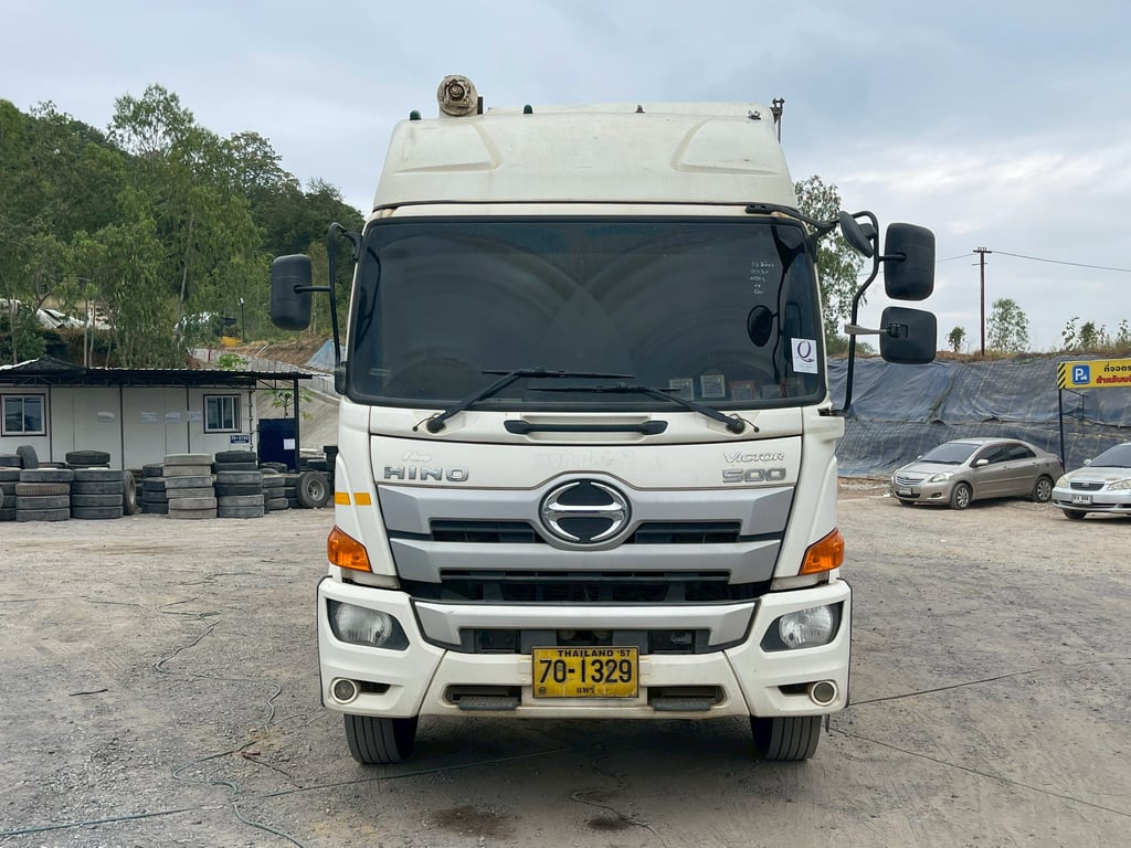 HINO FM 260แรงม้า รถบรรทุก 10ล้อ บรรทุกอาหารสัตว์ ปี2020 HINO FM 260แรงม้า รถบรรทุก 10ล้อ บรรทุกอาหารสัตว์ ปี2020