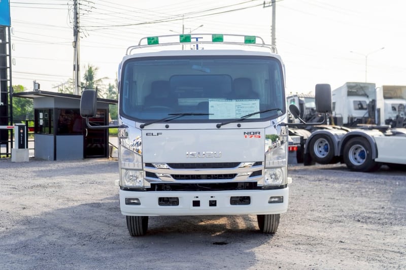 ISUZU NQR 175แรงม้า รถบรรทุก 6ล้อ บรรทุกน้ำ ปี2015