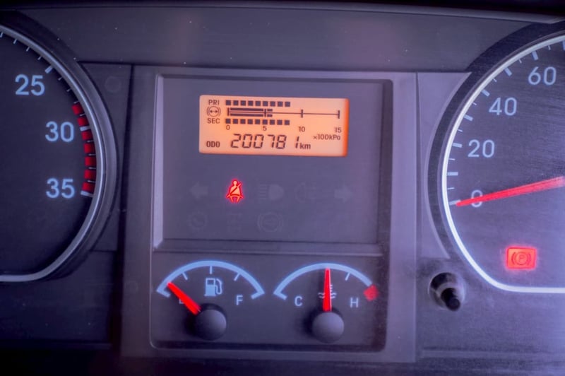 ISUZU FVM 240แรงม้า รถบรรทุก 10ล้อ ตู้แห้ง ปี2022 เลขไมล์ 200,781 กม. ISUZU FVM 240แรงม้า รถบรรทุก 10ล้อ ตู้แห้ง ปี2022 เลขไมล์ 200,781 กม.