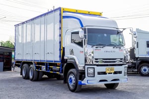 ISUZU FVM 240แรงม้า รถบรรทุก 10ล้อ ตู้แห้ง ปี2022 เลขไมล์ 200,781 กม. ISUZU FVM 240แรงม้า รถบรรทุก 10ล้อ ตู้แห้ง ปี2022 เลขไมล์ 200,781 กม.