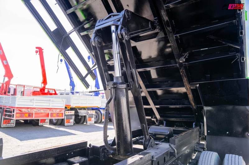 ISUZU FRR 210แรงม้า รถบรรทุก 6ล้อ ดั้มพ์ ปี2020 เลขไมล์ 92,543 กม. ISUZU FRR 210แรงม้า รถบรรทุก 6ล้อ ดั้มพ์ ปี2020 เลขไมล์ 92,543 กม.