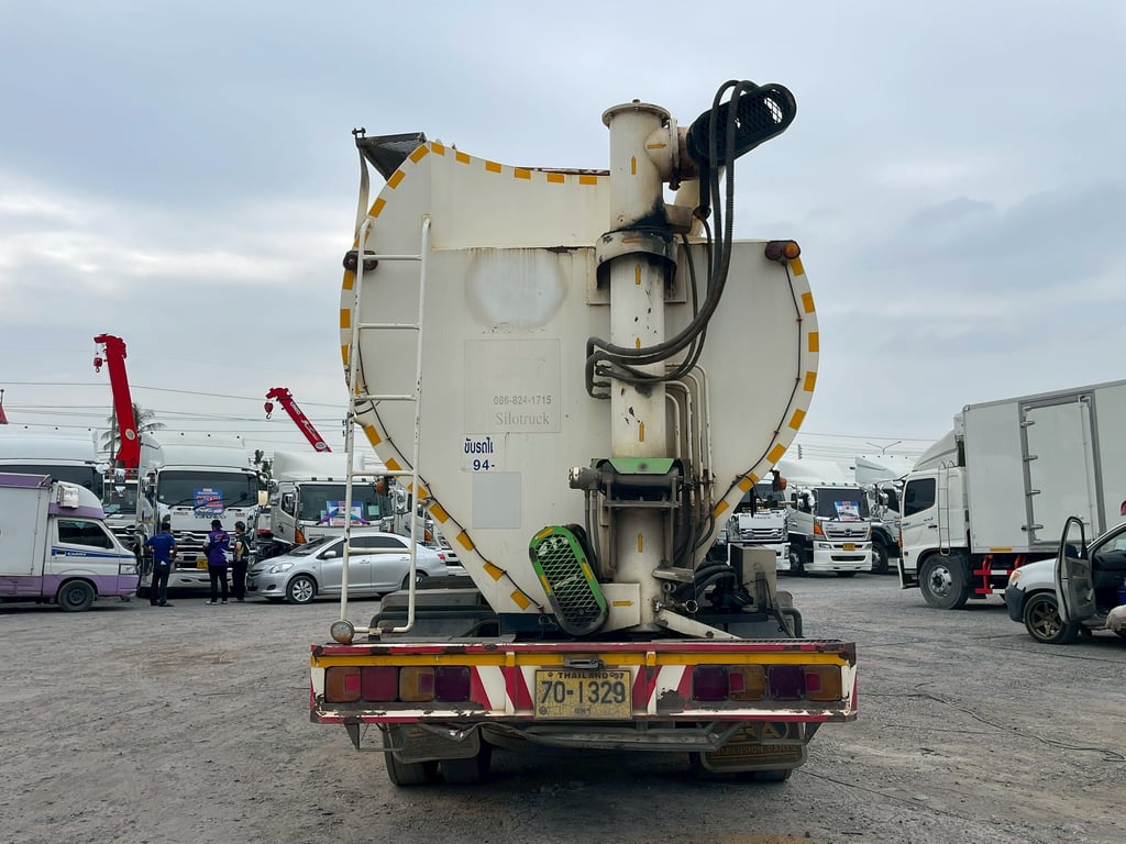 HINO FM 260แรงม้า รถบรรทุก 10ล้อ บรรทุกอาหารสัตว์ ปี2020 HINO FM 260แรงม้า รถบรรทุก 10ล้อ บรรทุกอาหารสัตว์ ปี2020