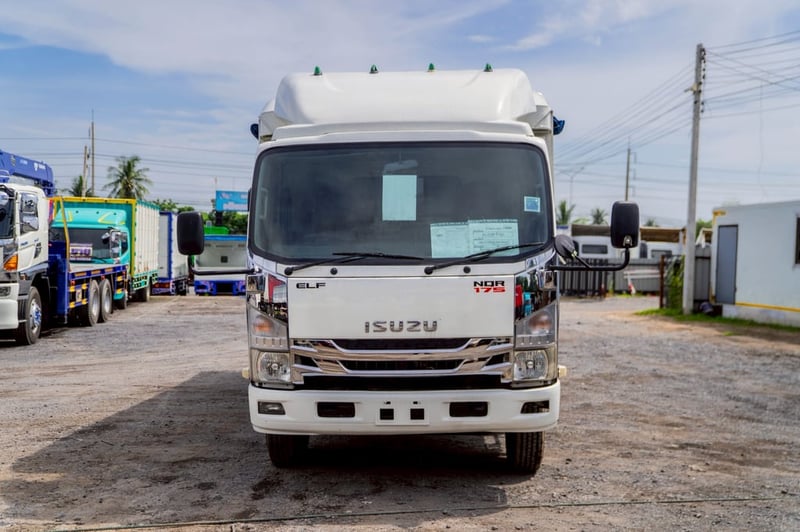 ISUZU NQR 175แรงม้า รถบรรทุก 6ล้อ สองแถว ปี2014 ISUZU NQR 175แรงม้า รถบรรทุก 6ล้อ สองแถว ปี2014
