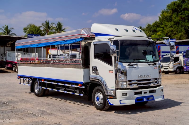ISUZU FRR 210แรงม้า รถบรรทุก 6ล้อ สองแถว ปี2013