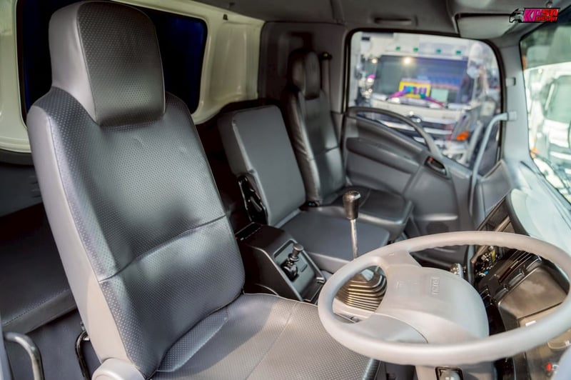 ISUZU FTR 240แรงม้า รถบรรทุก 10ล้อ ตู้แห้ง ปี2021 ISUZU FTR 240แรงม้า รถบรรทุก 10ล้อ ตู้แห้ง ปี2021