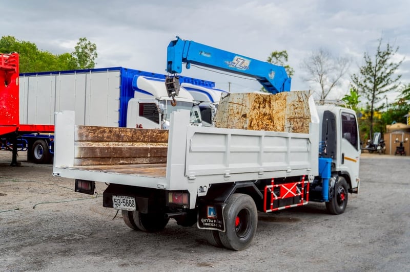 ISUZU NPR 150แรงม้า รถบรรทุก 6ล้อ กระบะเหล็กติดเครน ปี2013 เลขไมล์น้อยกว่า 100,000 กม. ISUZU NPR 150แรงม้า รถบรรทุก 6ล้อ กระบะเหล็กติดเครน ปี2013 เลขไมล์น้อยกว่า 100,000 กม.