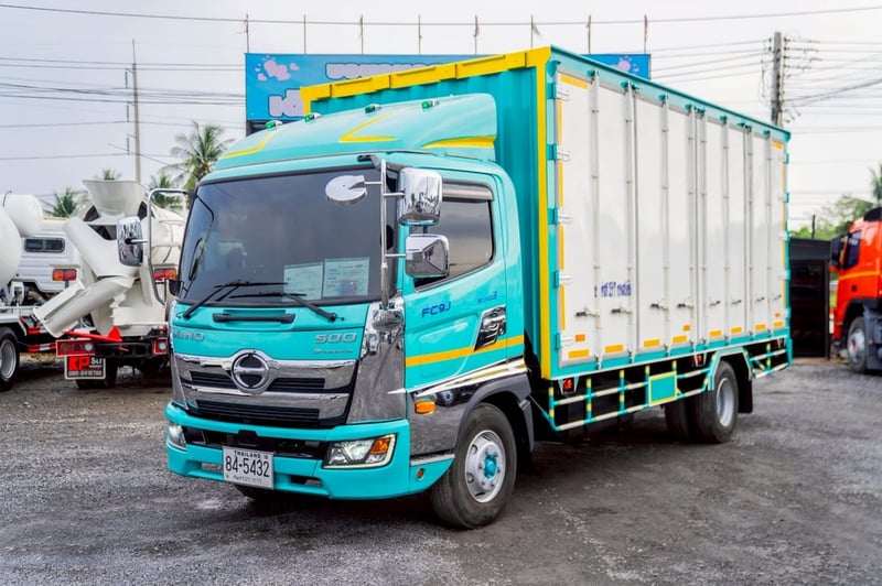 HINO FC 210แรงม้า รถบรรทุก 6ล้อ ตู้แห้ง ปี2022 เลขไมล์ 239,724 กม.