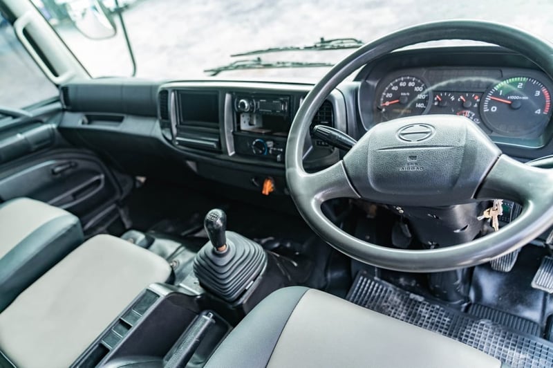 HINO FG 212แรงม้า รถบรรทุก 6ล้อ กระบะคอกสูง ปี2013 เลขไมล์ 42,331 กม. HINO FG 212แรงม้า รถบรรทุก 6ล้อ กระบะคอกสูง ปี2013 เลขไมล์ 42,331 กม.