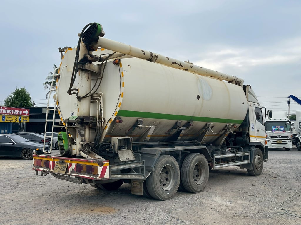 HINO FM 260แรงม้า รถบรรทุก 10ล้อ บรรทุกอาหารสัตว์ ปี2020 HINO FM 260แรงม้า รถบรรทุก 10ล้อ บรรทุกอาหารสัตว์ ปี2020