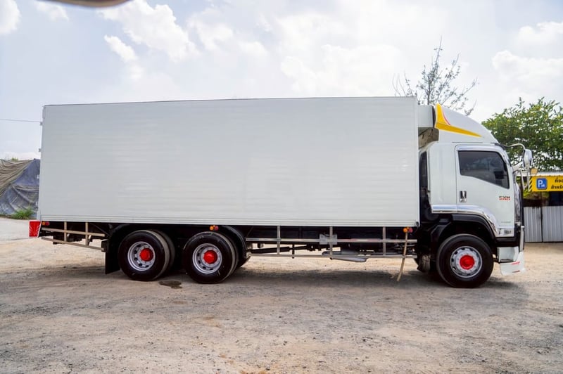 ISUZU FVM 300แรงม้า รถบรรทุก 10ล้อ ตู้เย็น ปี2017 ISUZU FVM 300แรงม้า รถบรรทุก 10ล้อ ตู้เย็น ปี2017