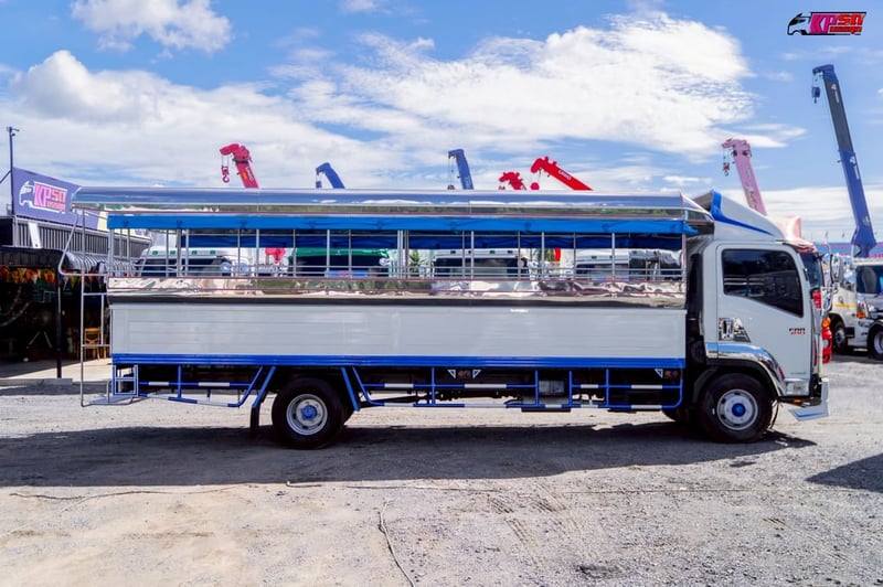 ISUZU FRR 210แรงม้า รถบรรทุก 6ล้อ สองแถว ปี2017 ISUZU FRR 210แรงม้า รถบรรทุก 6ล้อ สองแถว ปี2017