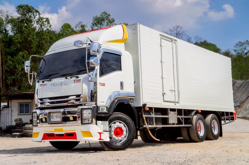ISUZU FVM 300แรงม้า รถบรรทุก 10ล้อ ตู้เย็น ปี2017