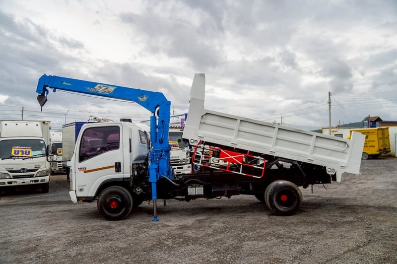 ISUZU NPR 150แรงม้า รถบรรทุก 6ล้อ กระบะเหล็กติดเครน ปี2013 เลขไมล์น้อยกว่า 100,000 กม. ISUZU NPR 150แรงม้า รถบรรทุก 6ล้อ กระบะเหล็กติดเครน ปี2013 เลขไมล์น้อยกว่า 100,000 กม.