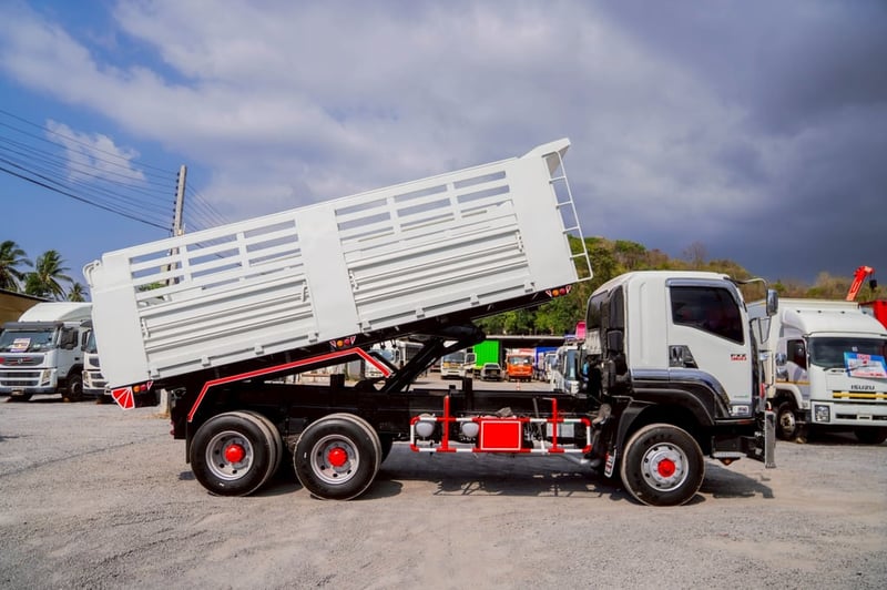 ISUZU FXZ 360แรงม้า รถบรรทุก 10ล้อ ดั้มพ์ ปี2016 ISUZU FXZ 360แรงม้า รถบรรทุก 10ล้อ ดั้มพ์ ปี2016