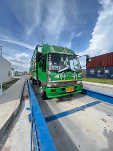 HINO Kr360 170แรงม้า รถบรรทุก 6ล้อ กระบะคอกสูง ปี1980 HINO Kr360 170แรงม้า รถบรรทุก 6ล้อ กระบะคอกสูง ปี1980