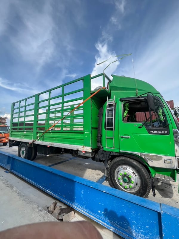 HINO Kr360 170แรงม้า รถบรรทุก 6ล้อ กระบะคอกสูง ปี1980 HINO Kr360 170แรงม้า รถบรรทุก 6ล้อ กระบะคอกสูง ปี1980