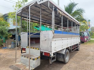 HINO XZU 150แรงม้า รถบรรทุก 6ล้อ สองแถว ปี2016