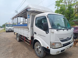 HINO XZU 150แรงม้า รถบรรทุก 6ล้อ สองแถว ปี2016