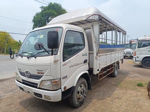 HINO XZU 150แรงม้า รถบรรทุก 6ล้อ สองแถว ปี2016
