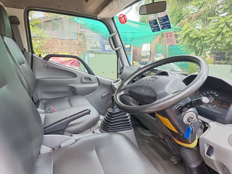 HINO XZU 150แรงม้า รถบรรทุก 6ล้อ สองแถว ปี2016