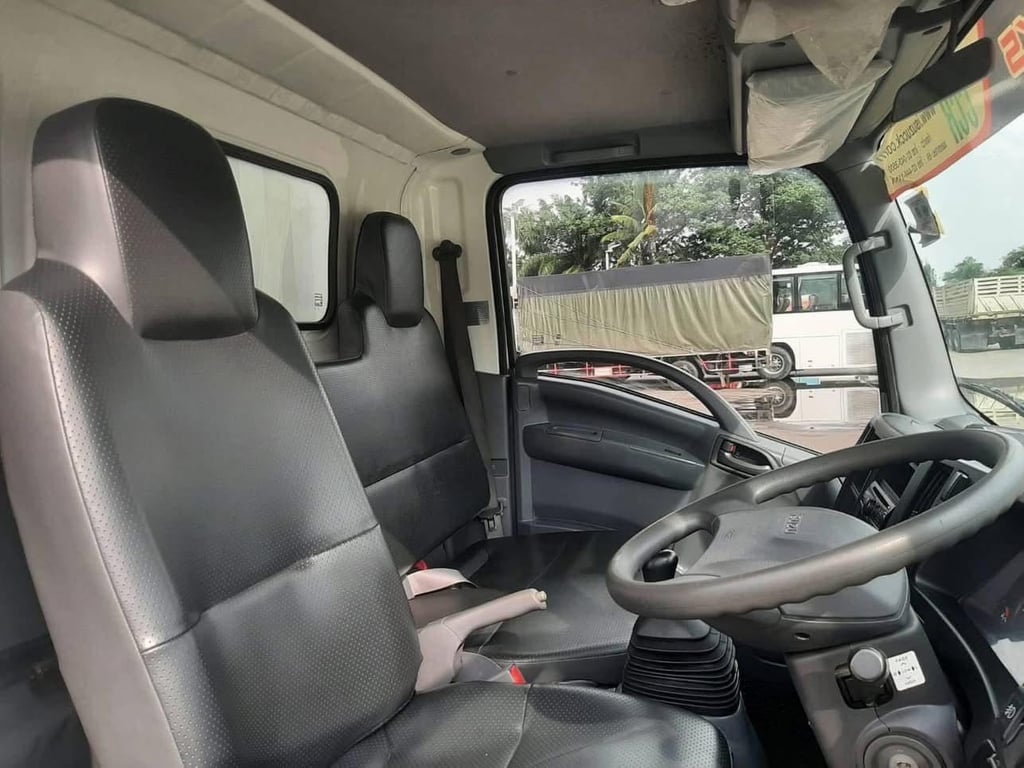 ISUZU NLR 2,400แรงม้า รถบรรทุก 4ล้อ ตู้แห้ง ปี2020 เลขไมล์น้อยกว่า 100,000 กม. ISUZU NLR 2,400แรงม้า รถบรรทุก 4ล้อ ตู้แห้ง ปี2020 เลขไมล์น้อยกว่า 100,000 กม.