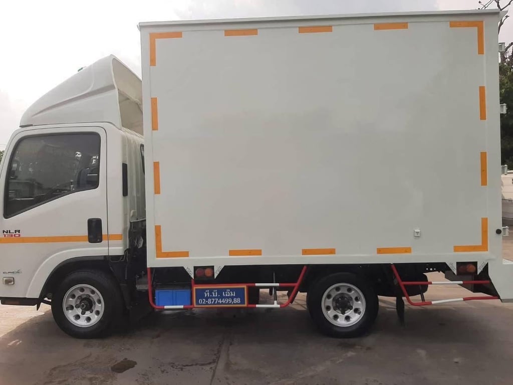 ISUZU NLR 2,400แรงม้า รถบรรทุก 4ล้อ ตู้แห้ง ปี2020 เลขไมล์น้อยกว่า 100,000 กม. ISUZU NLR 2,400แรงม้า รถบรรทุก 4ล้อ ตู้แห้ง ปี2020 เลขไมล์น้อยกว่า 100,000 กม.