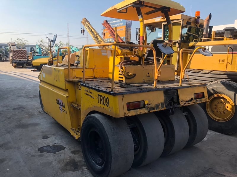 รถบด 7 ล้อยาง 10 ตัน Sakai TZ701-1-3XXXX ชั่วโมงน้อยน่าใช้