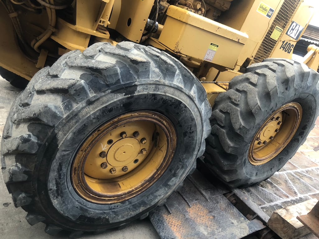 รถเกรด Cat140G-72V-1XXXX พร้อมริปเปอร์ท้าย  รถเกรด Cat140G-72V-1XXXX พร้อมริปเปอร์ท้าย