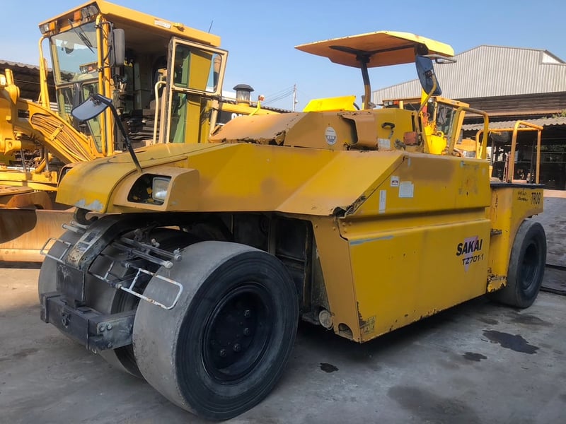 รถบด 7 ล้อยาง 10 ตัน Sakai TZ701-1-3XXXX ชั่วโมงน้อยน่าใช้